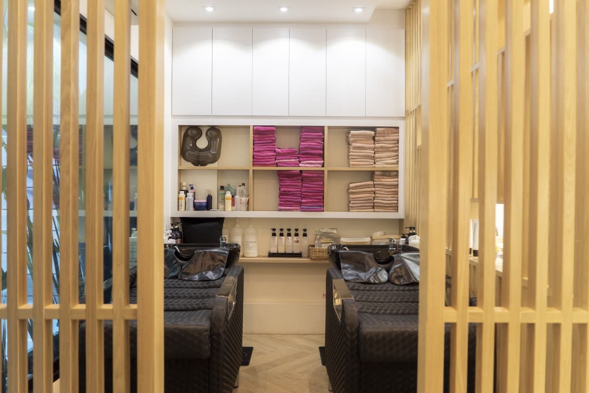 งานตกแต่งภายในเชิงพาณิชย์ AIDA SALON ภาพที่ 2 โดย OBJ Design & Build