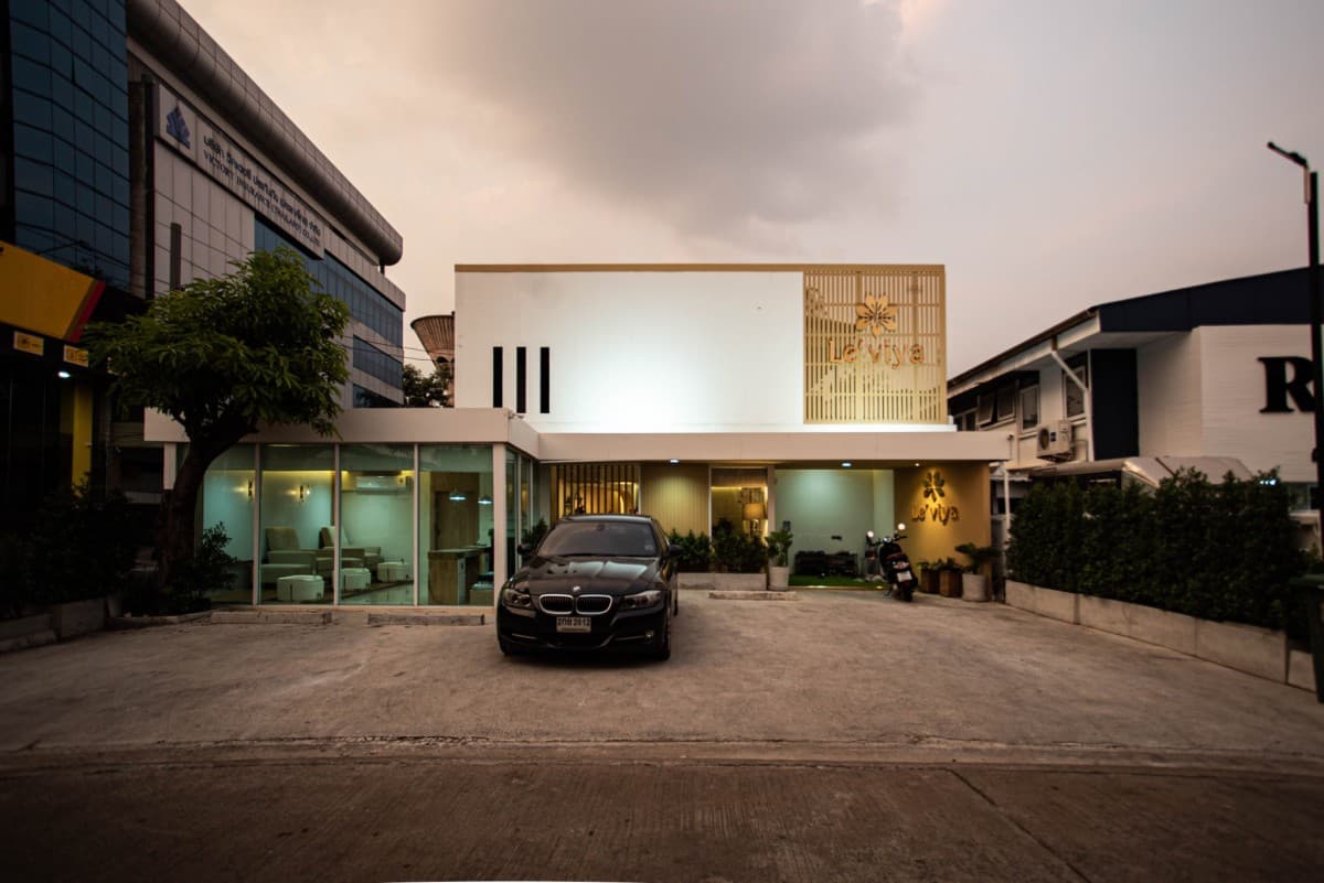 งานตกแต่งภายในเชิงพาณิชย์ LEVIYA RAMA 9 โดย OBJ Design & Build